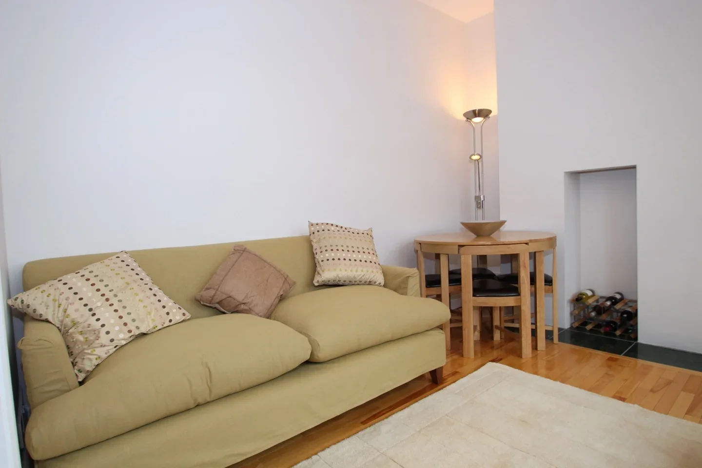 Flat De Laune Street in Greater London