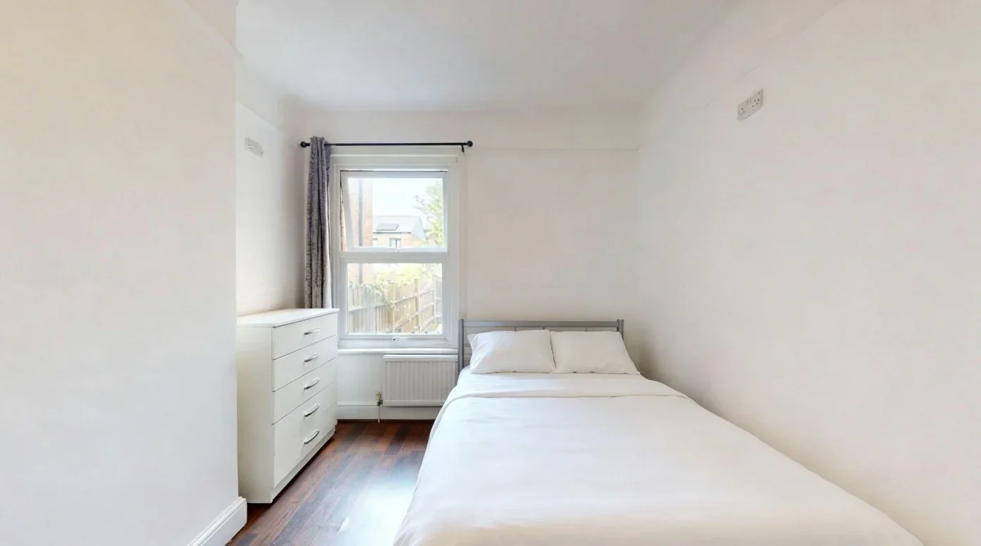 Room Gladstone Avenue in Greater London