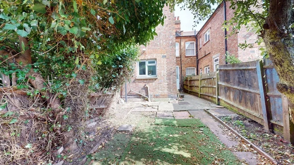 Room Gladstone Avenue in Greater London