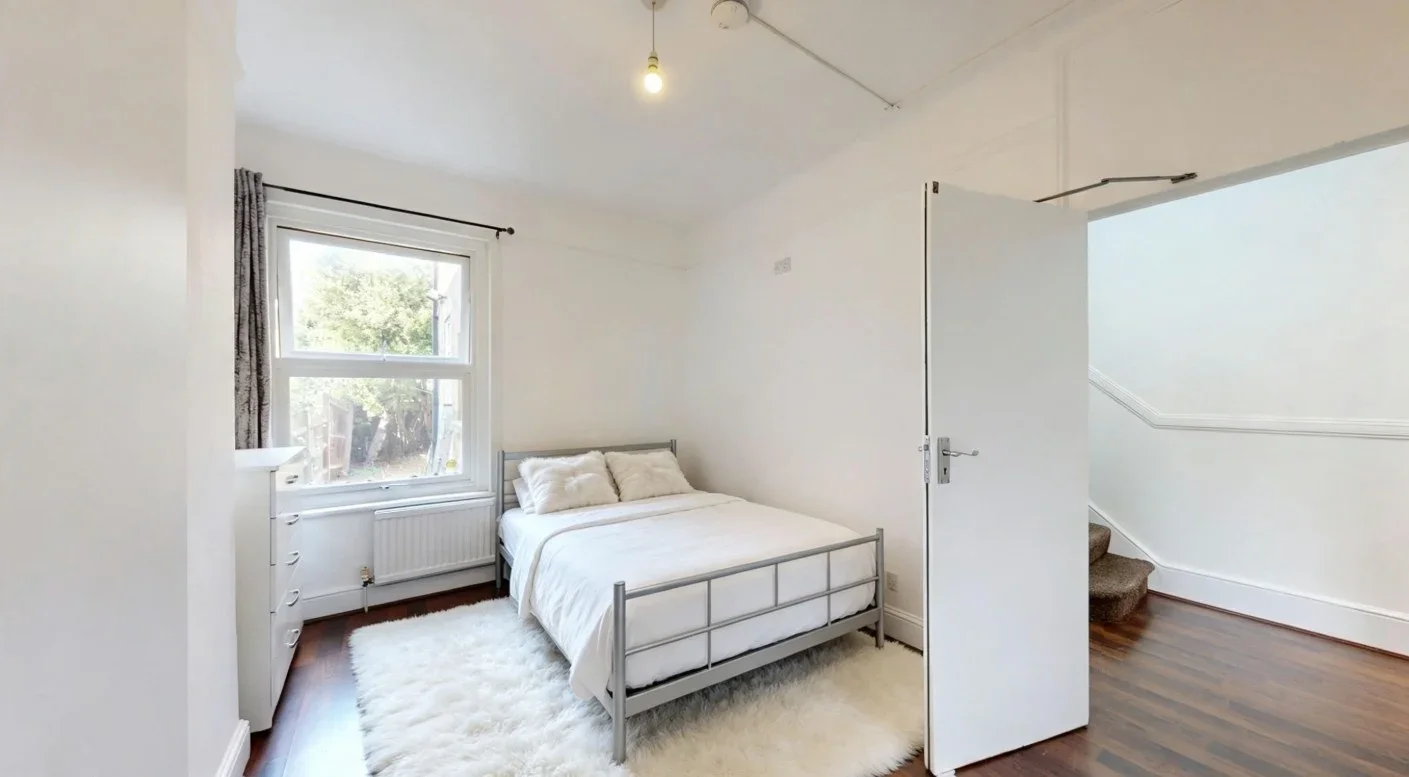 Room Gladstone Avenue in Greater London