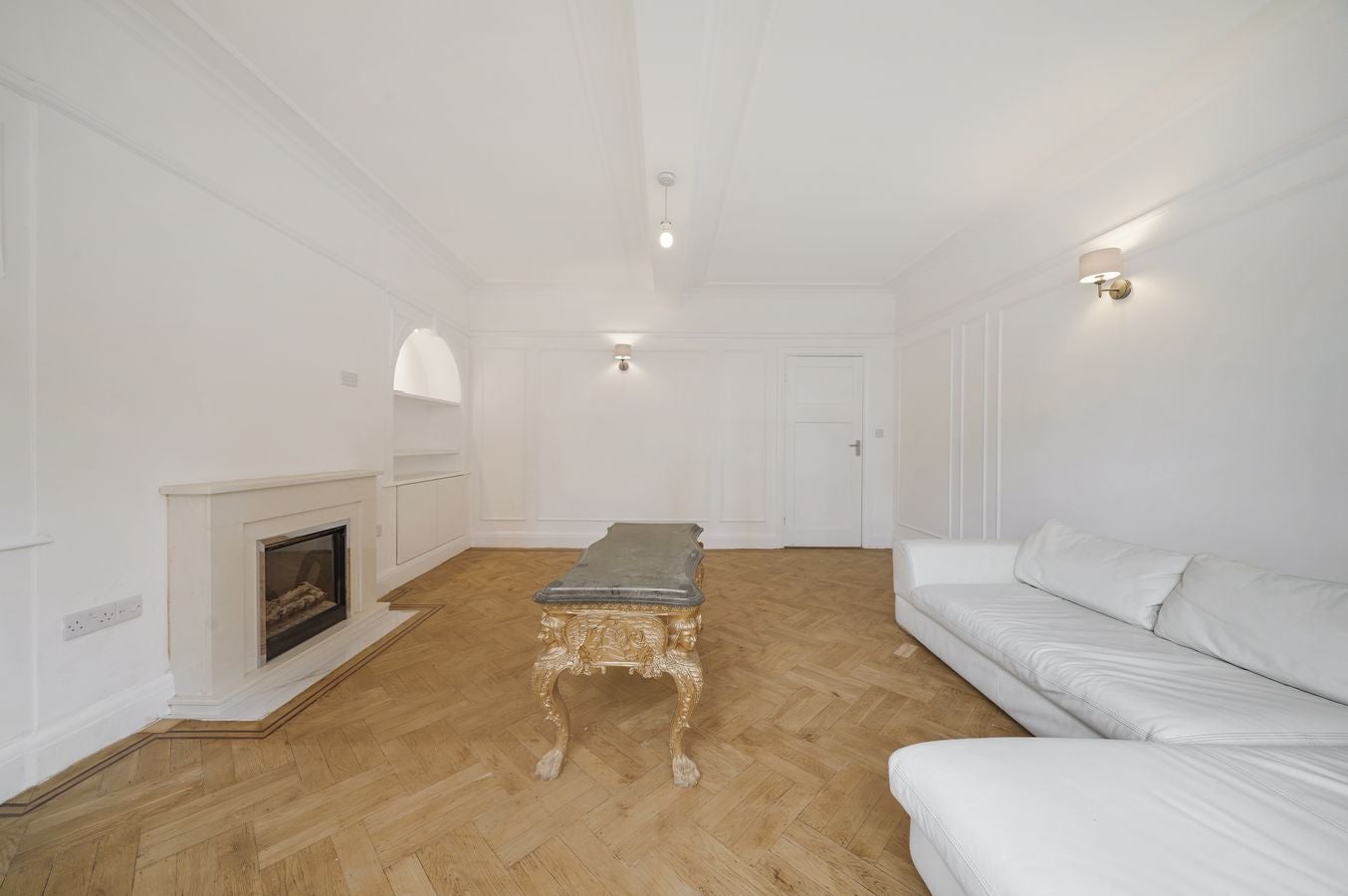 Flat Hornton Street in Greater London