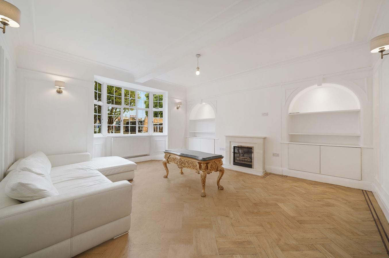 Flat Hornton Street in Greater London
