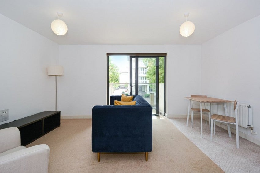 Flat Surrey Quays Road in Greater London