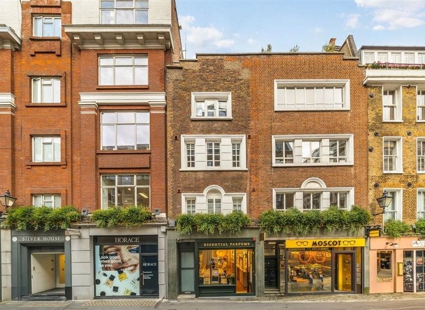Flat Beak Street in City of Westminster