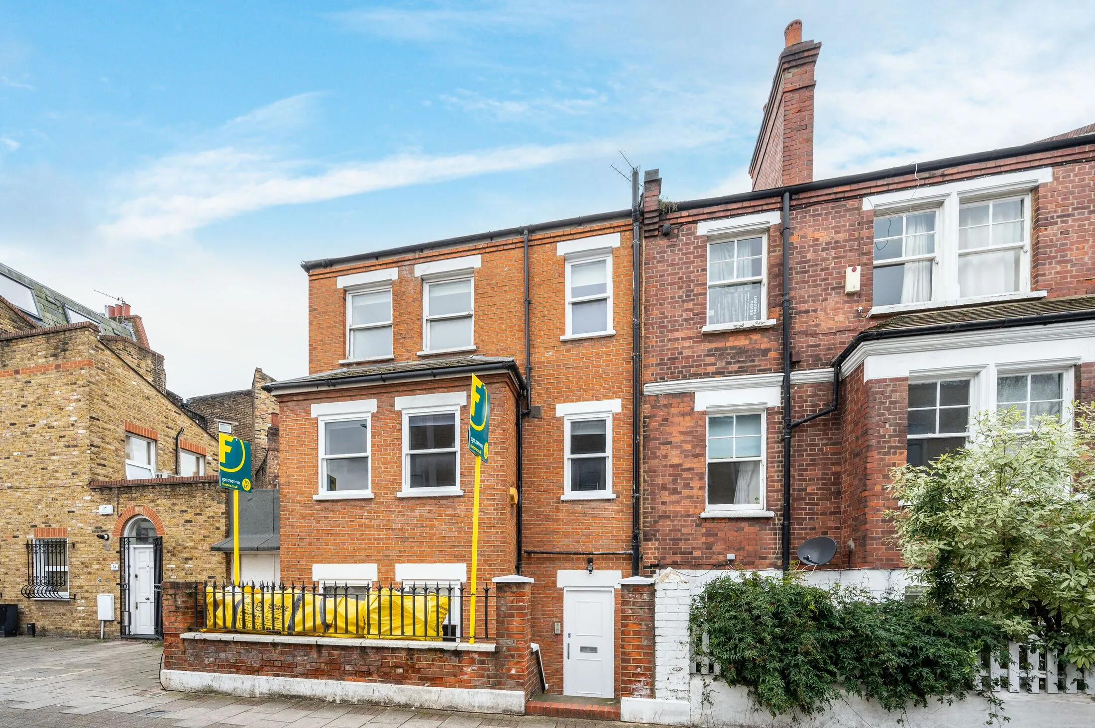 Flat Battersea High Street in Greater London