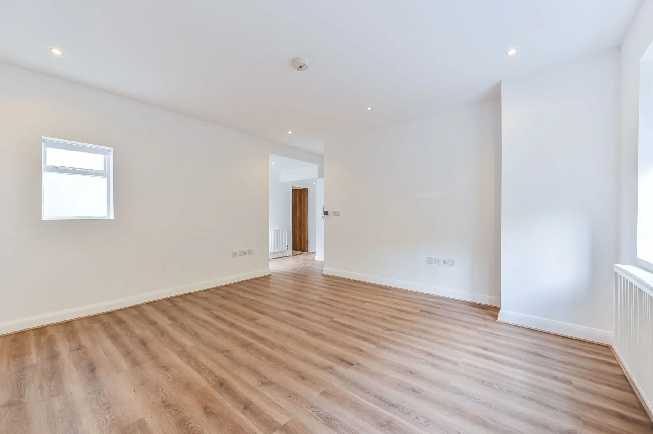 Flat Battersea High Street in Greater London