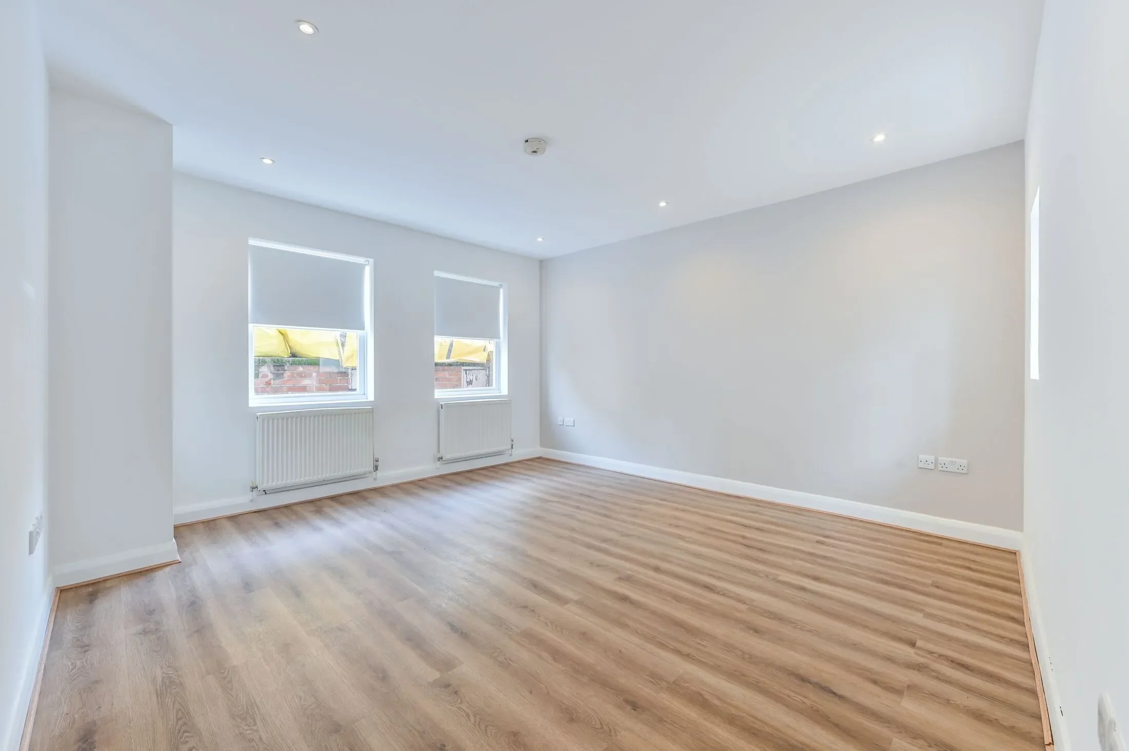 Flat Battersea High Street in Greater London