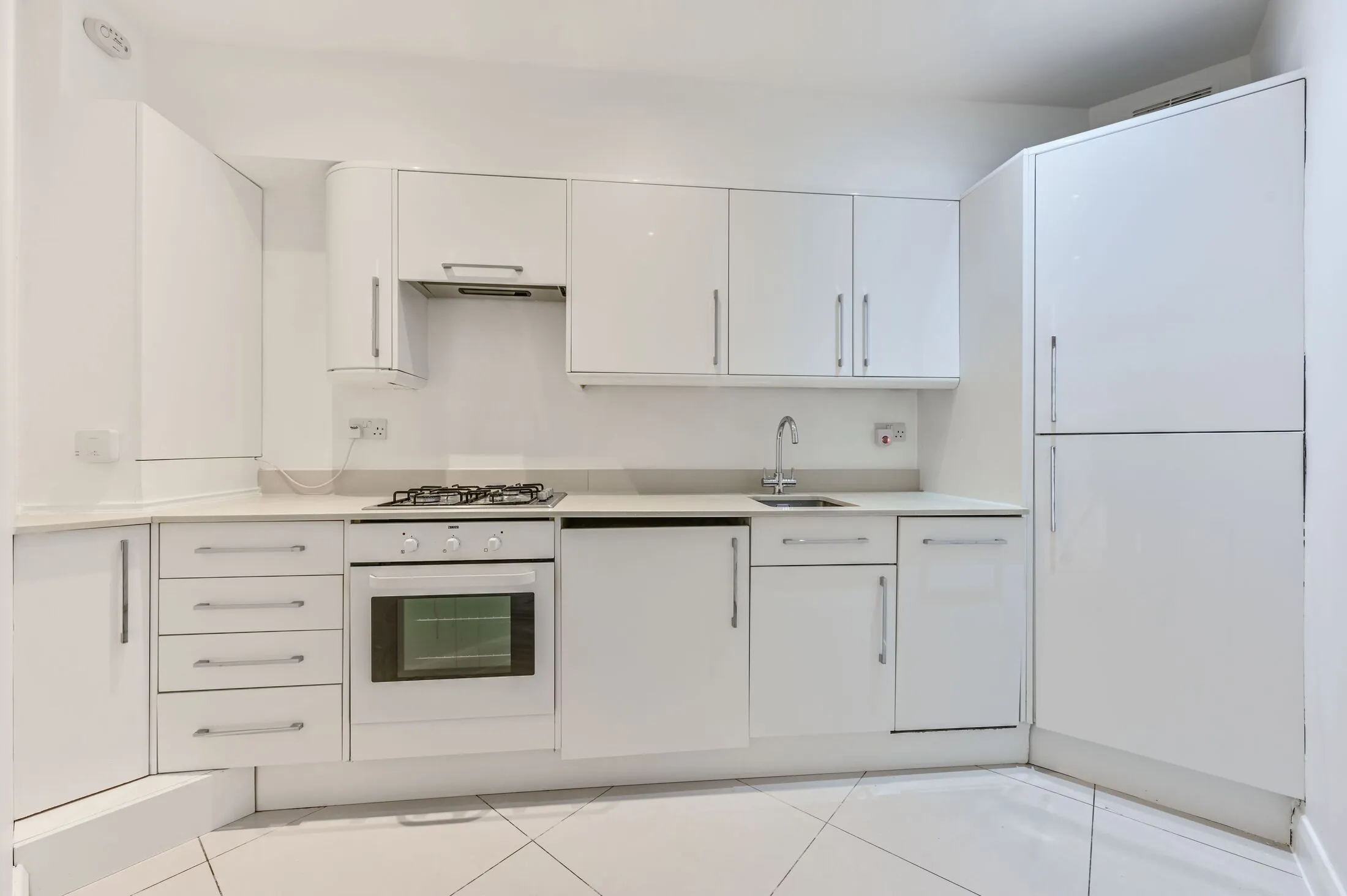 Flat Battersea High Street in Greater London