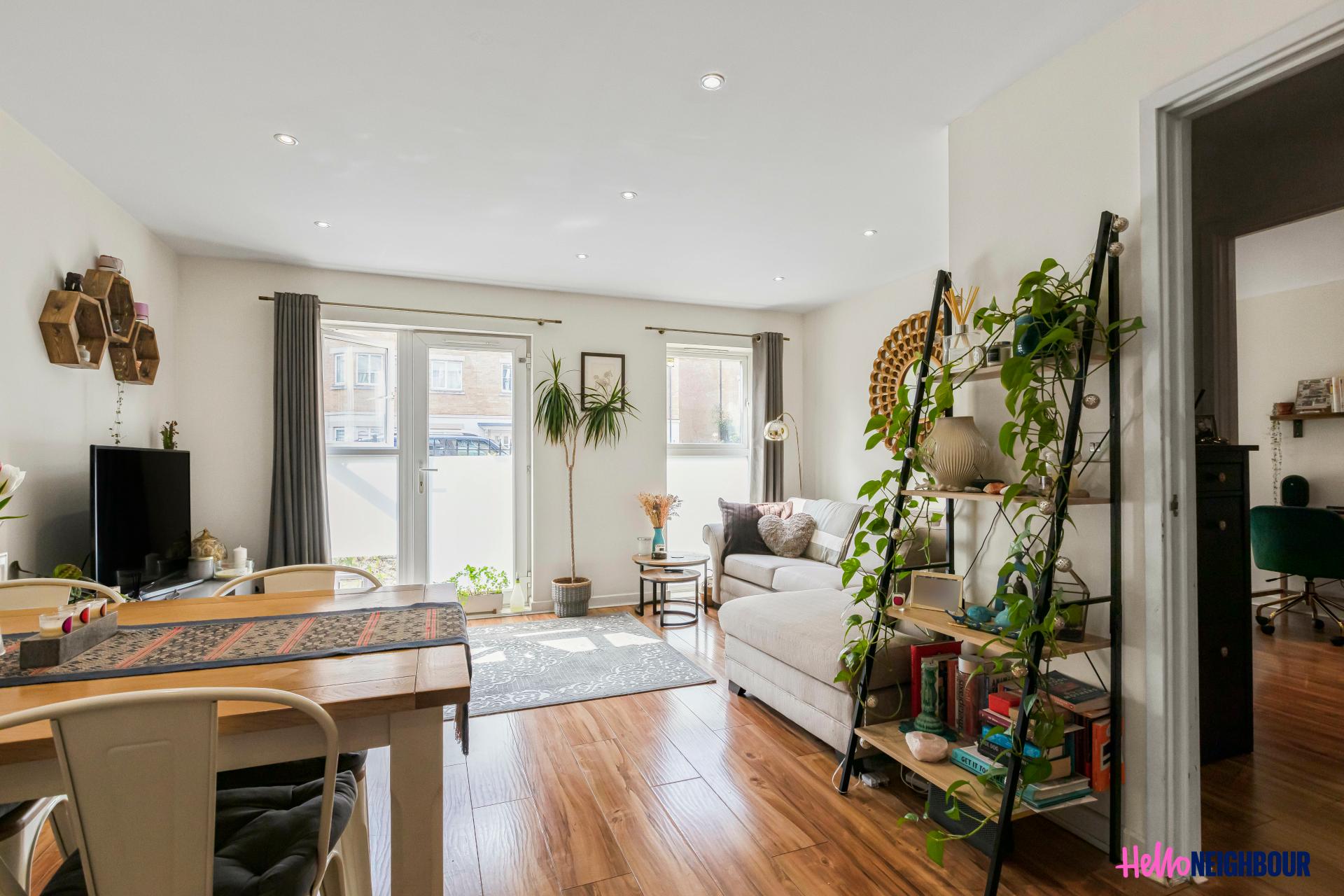 Flat Chandler Way in Greater London