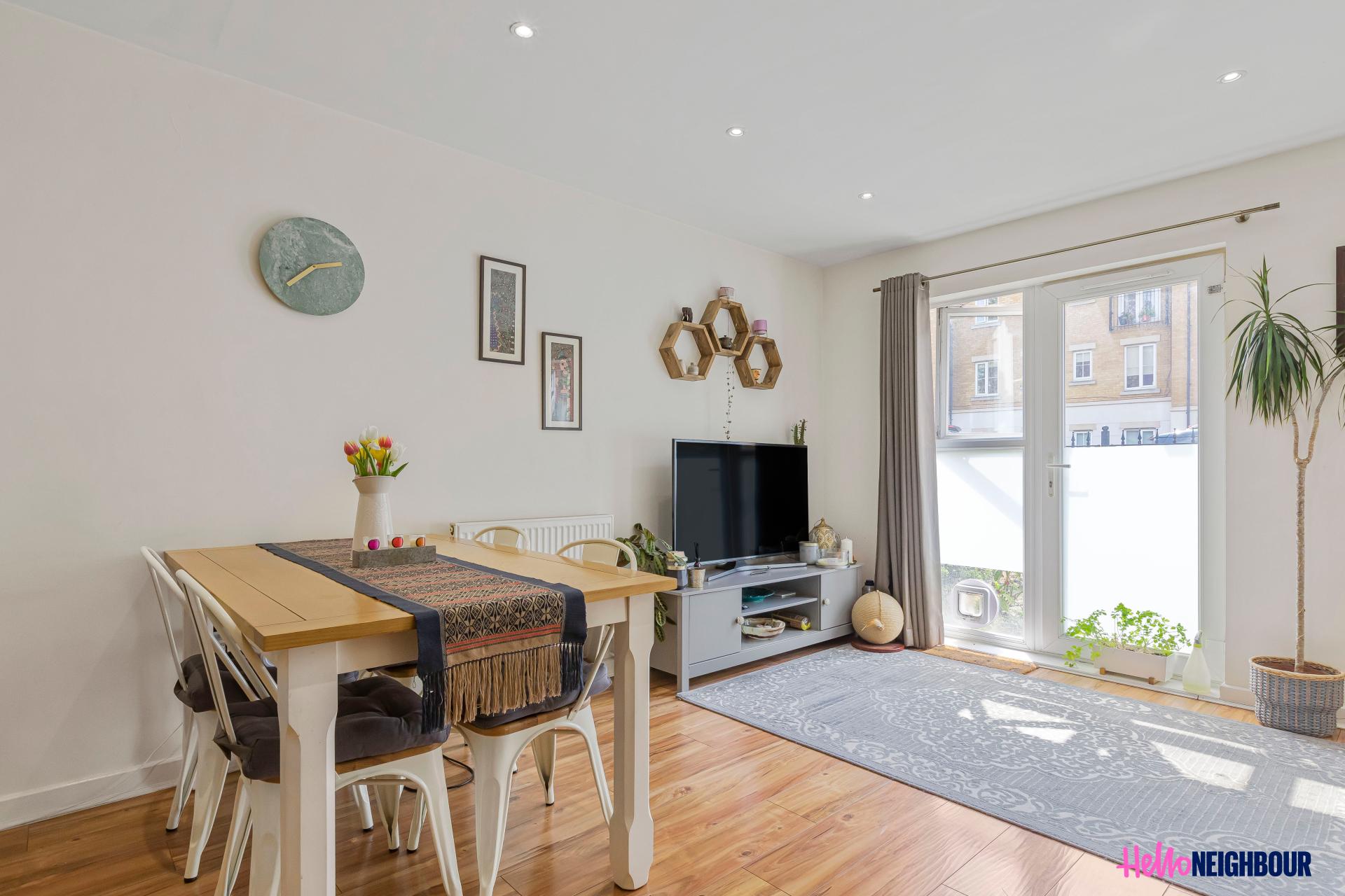 Flat Chandler Way in Greater London