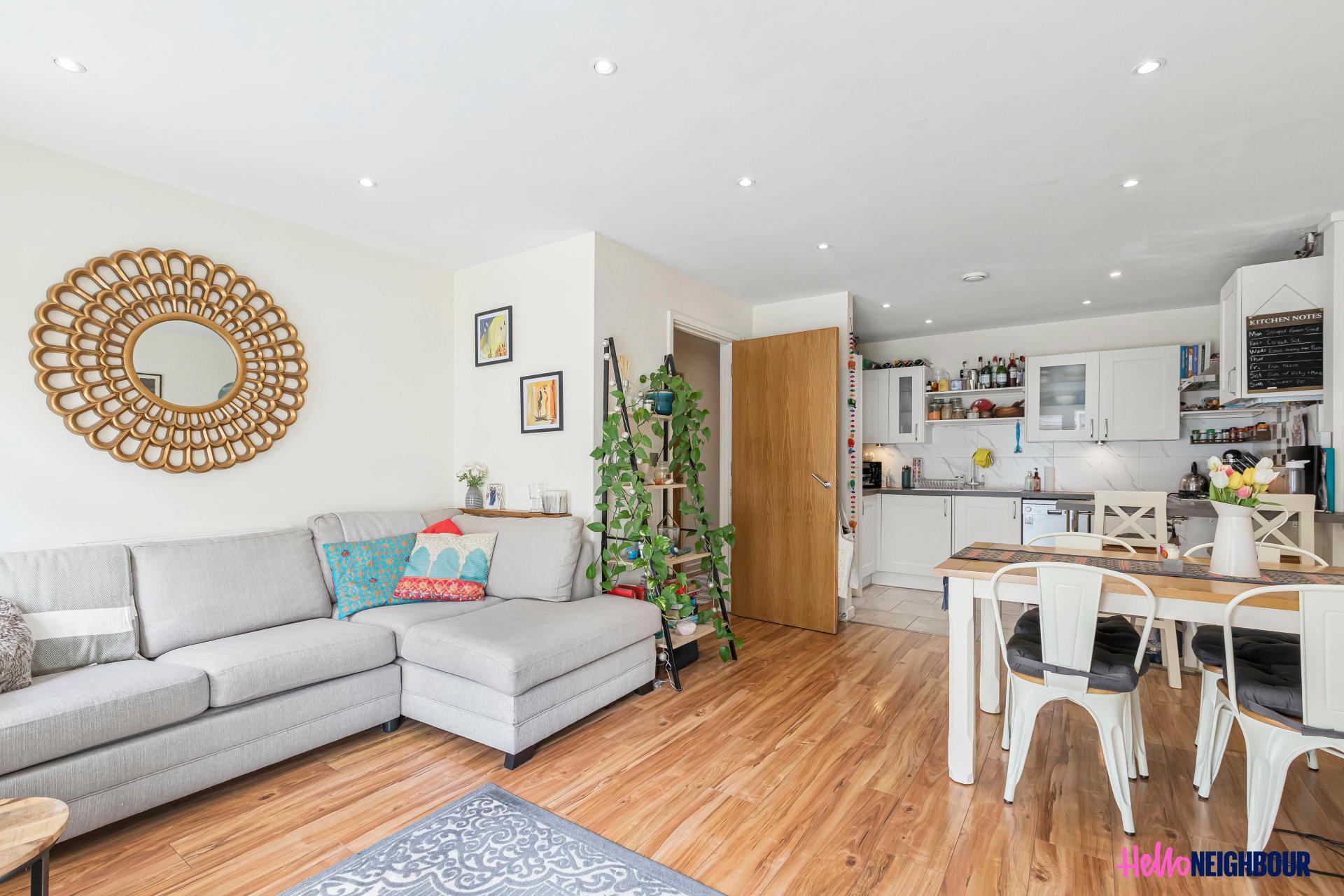 Flat Chandler Way in Greater London