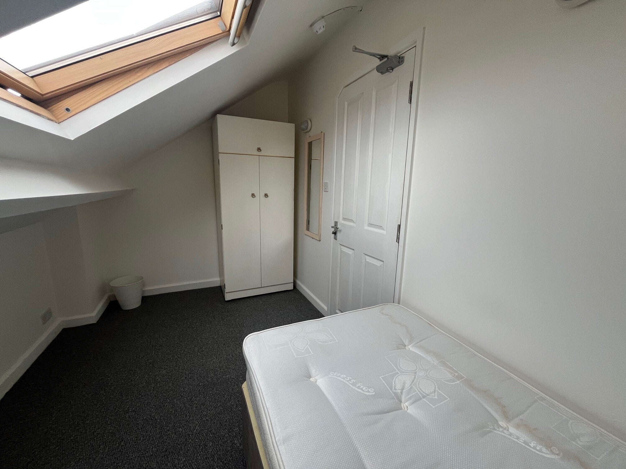 Room Hinton Road in Bristol
