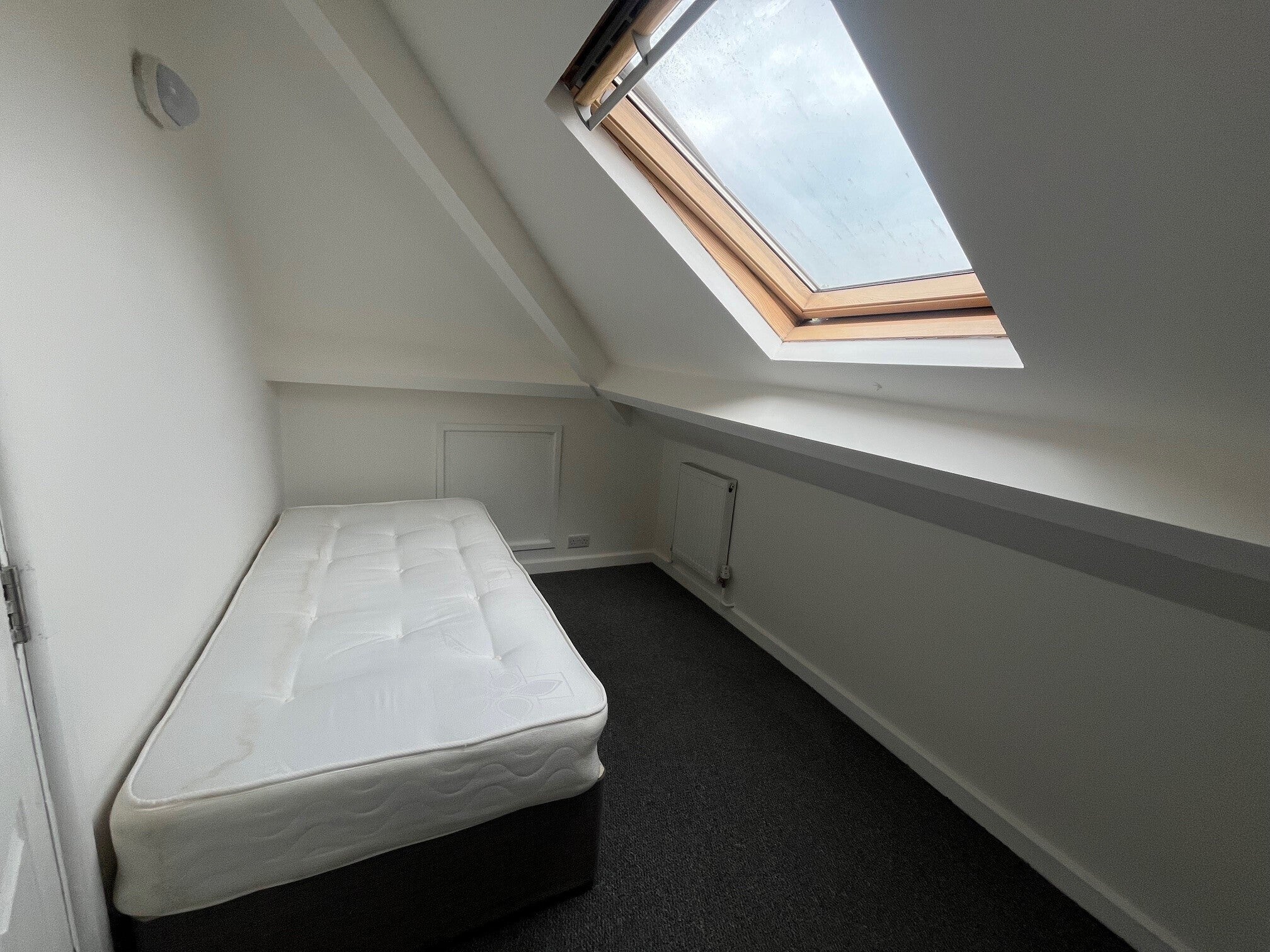 Room Hinton Road in Bristol