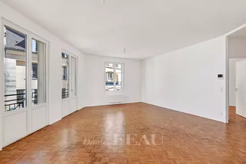 Flat Rue Laplace in Paris