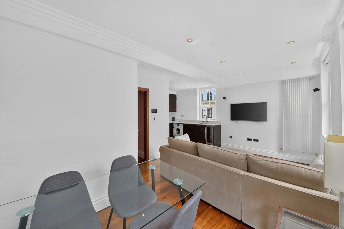 Flat Kensington Gardens Square in City of Westminster