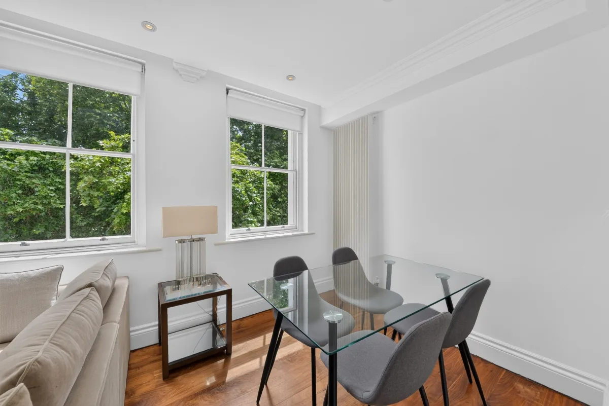 Flat Kensington Gardens Square in City of Westminster