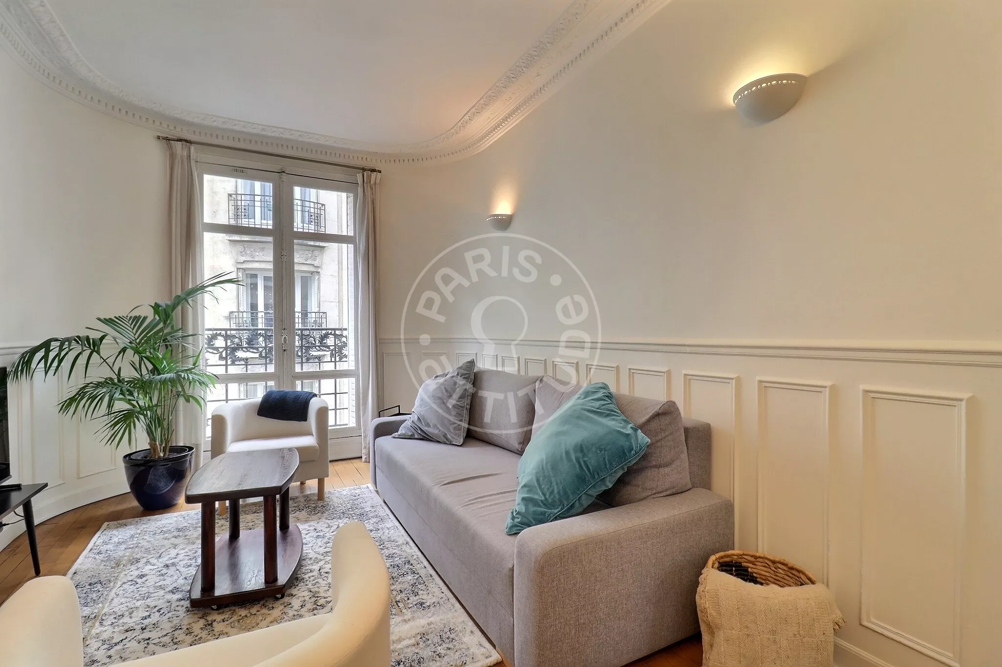 Flat Rue Ferdinand Fabre in Paris