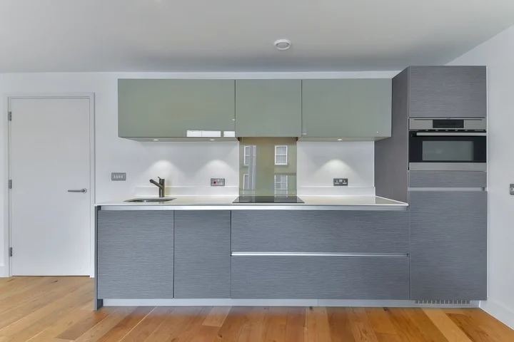 Flat Packington Street in Greater London