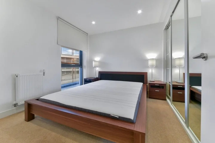 Flat Packington Street in Greater London