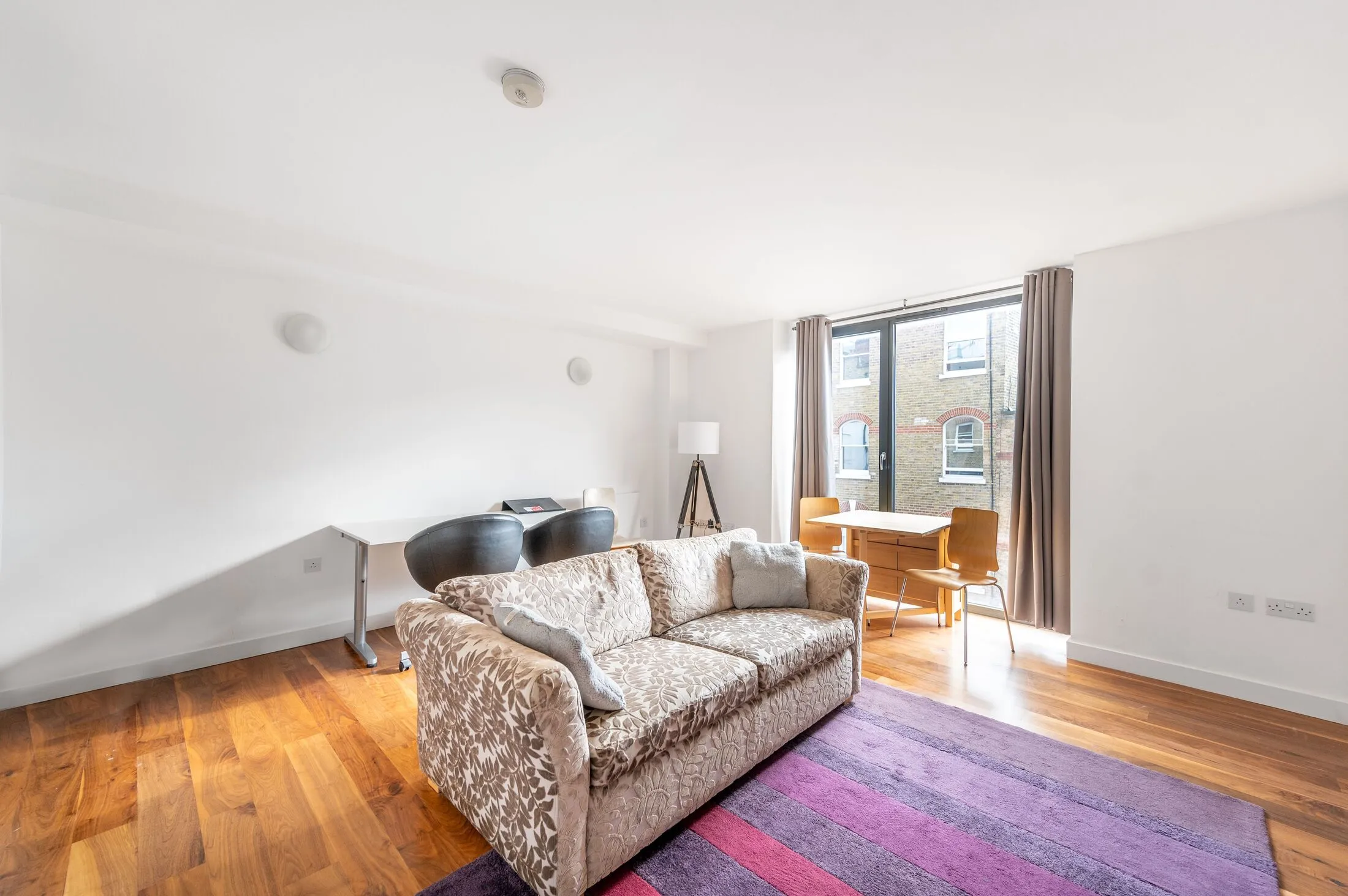 Flat King's Mews in Greater London
