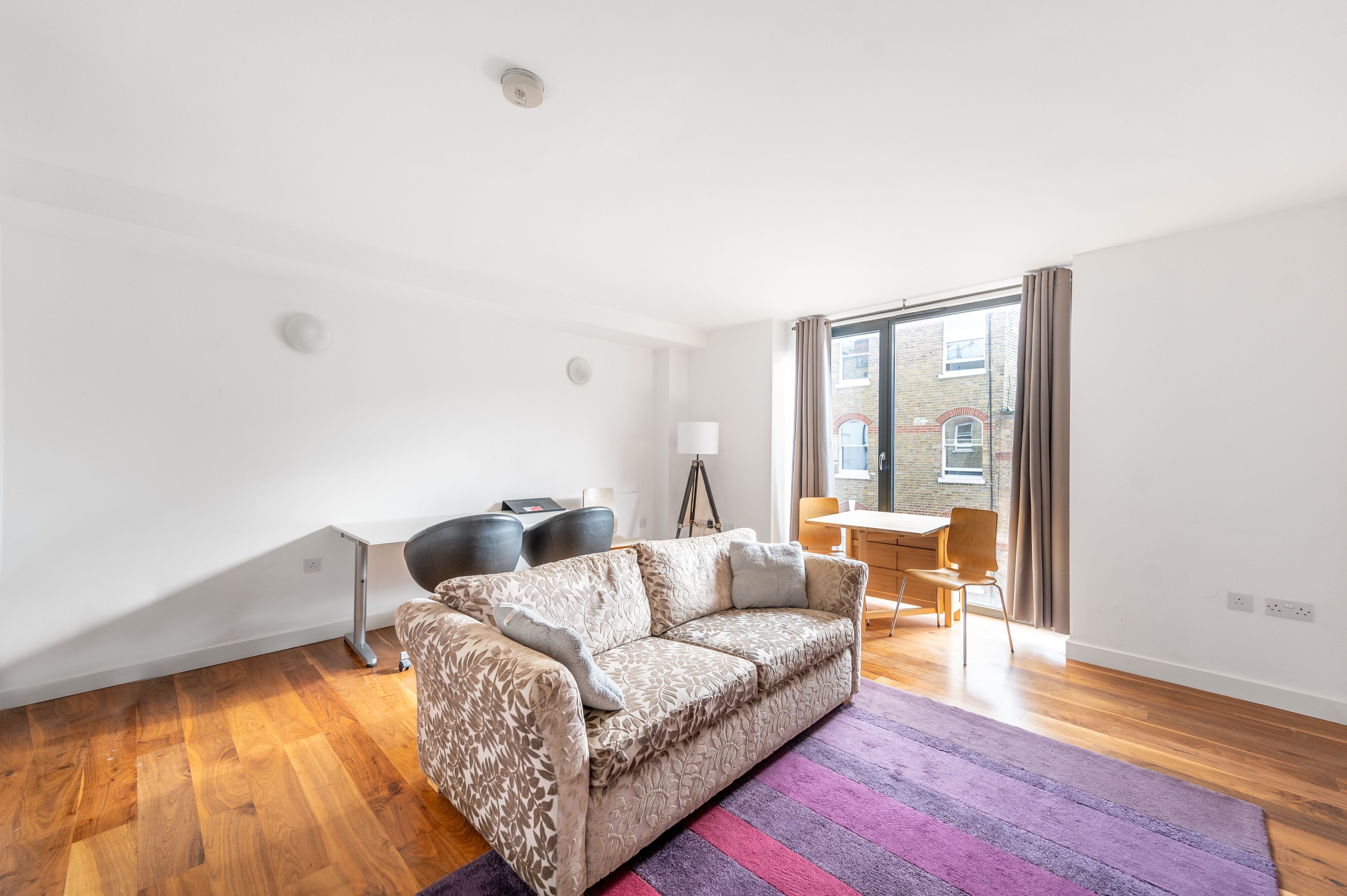 Flat King's Mews in Greater London
