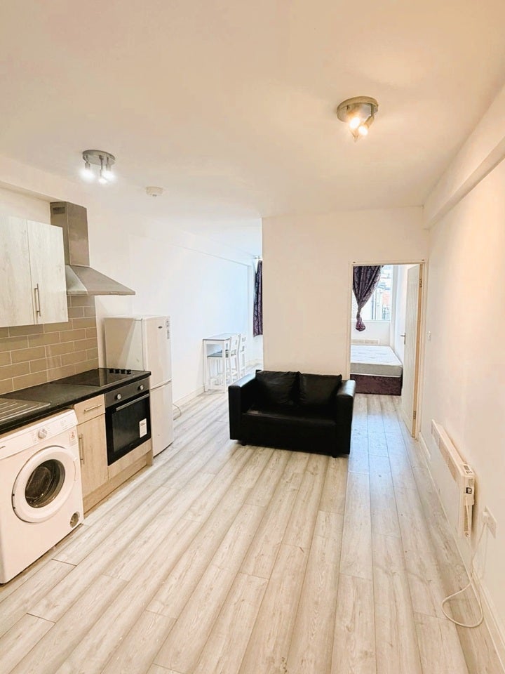 Flat Brigstock Road in Greater London