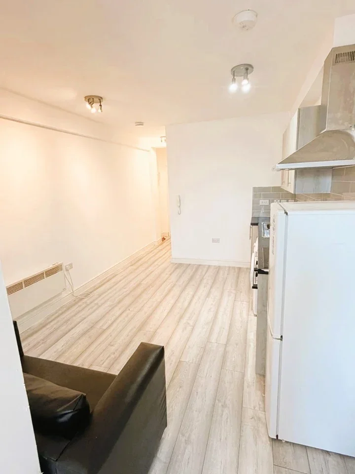 Flat Brigstock Road in Greater London