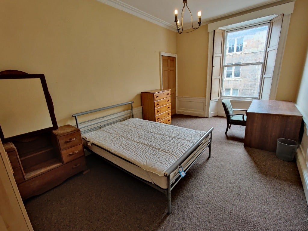 Flat Montague Street in City of Edinburgh