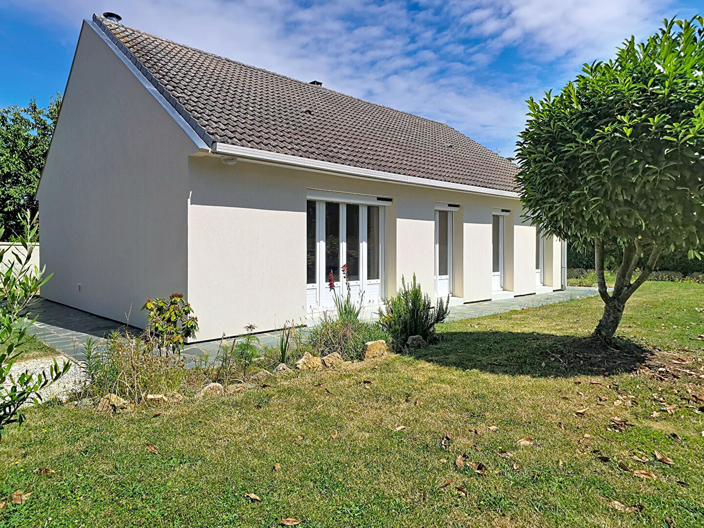Maison Square des Rosiers à Nucourt