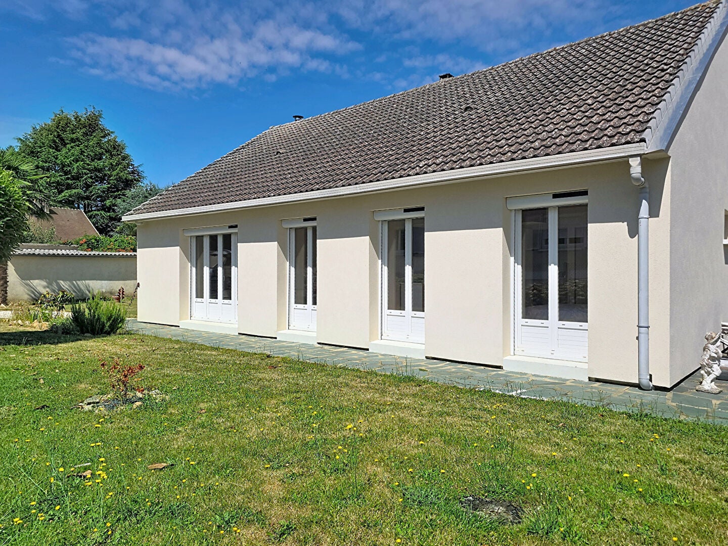 Maison Square des Rosiers à Nucourt