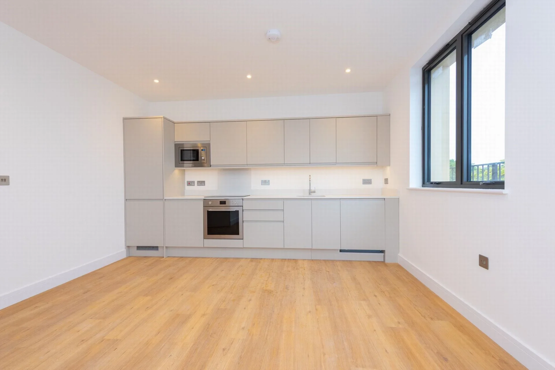Flat Farnborough Road in Rushmoor