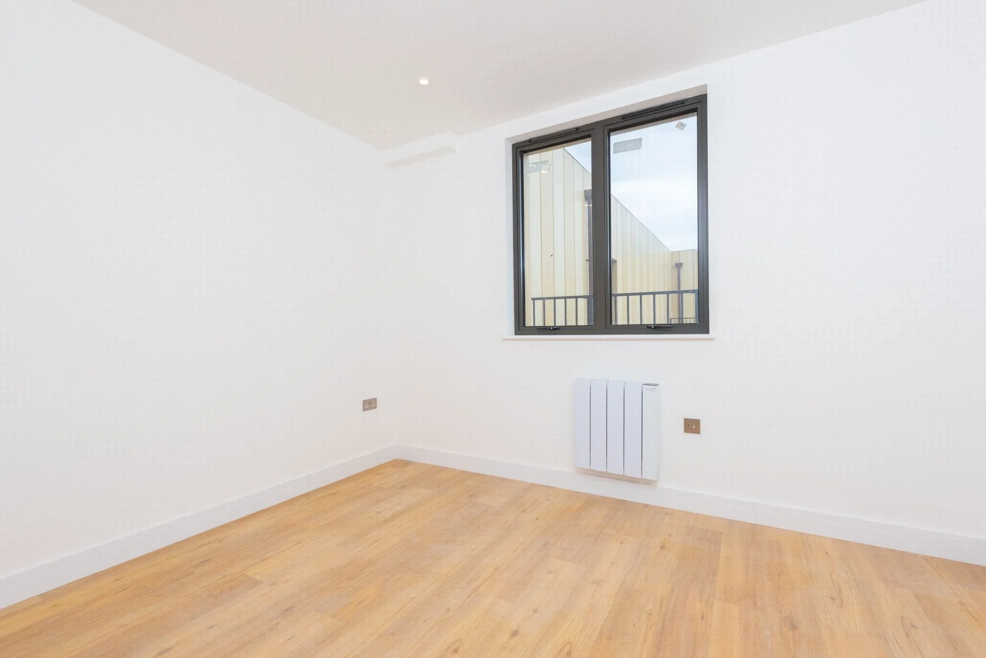 Flat Farnborough Road in Rushmoor