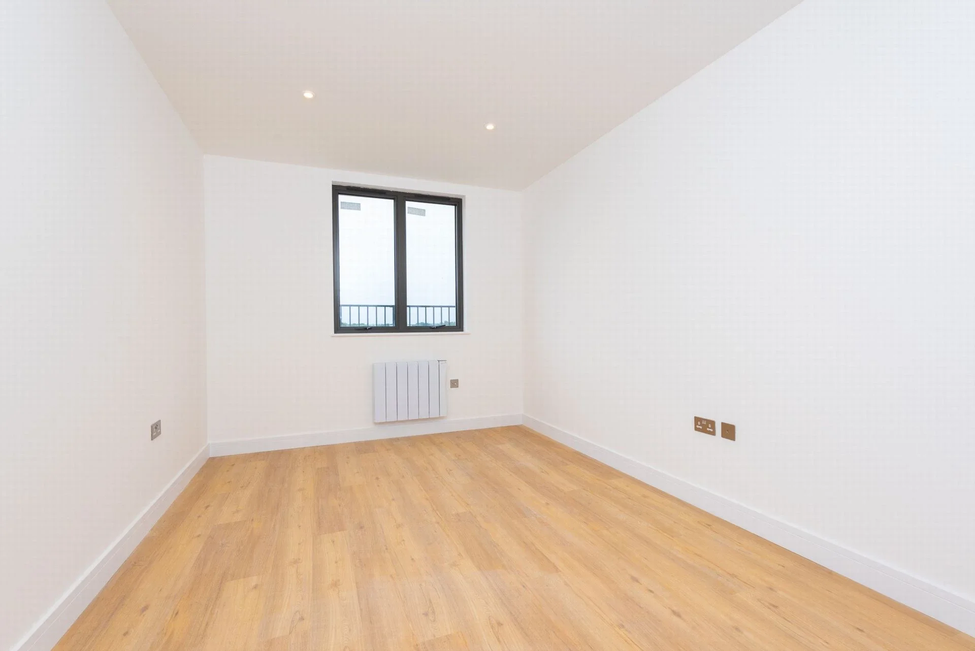 Flat Farnborough Road in Rushmoor