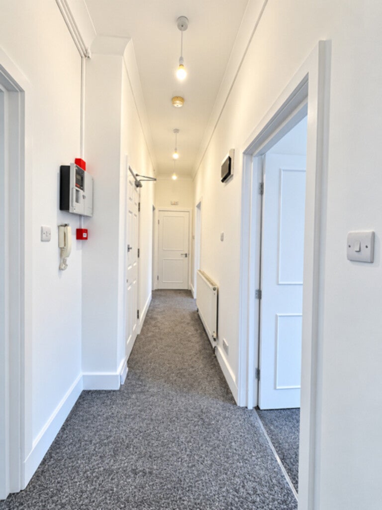 Flat Warden Road in Greater London