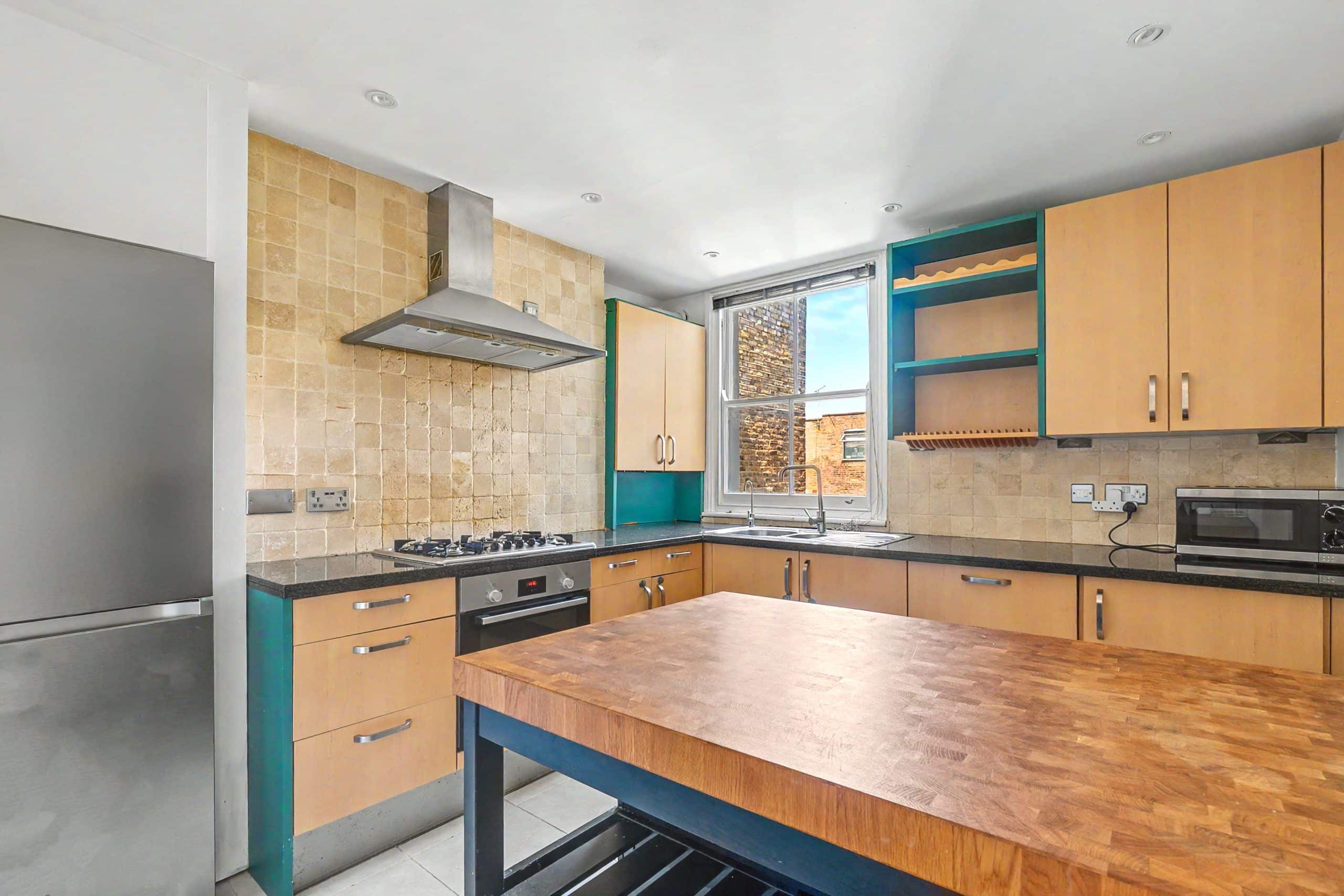 Flat Kelmscott Road in Greater London