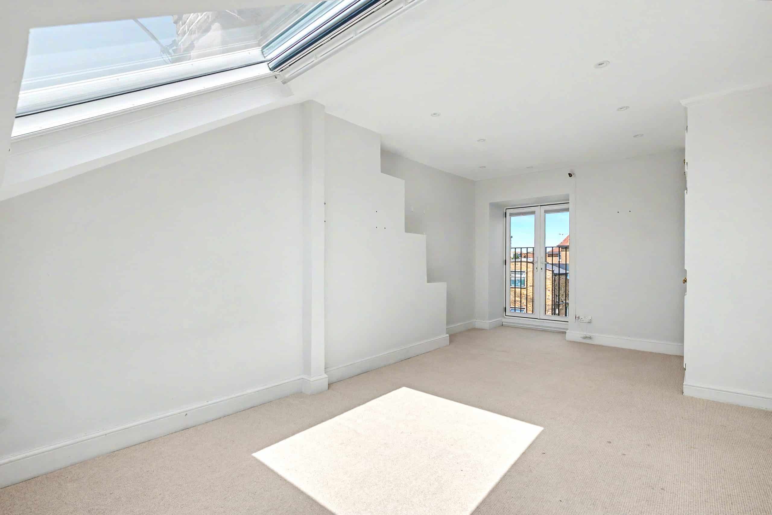 Flat Kelmscott Road in Greater London