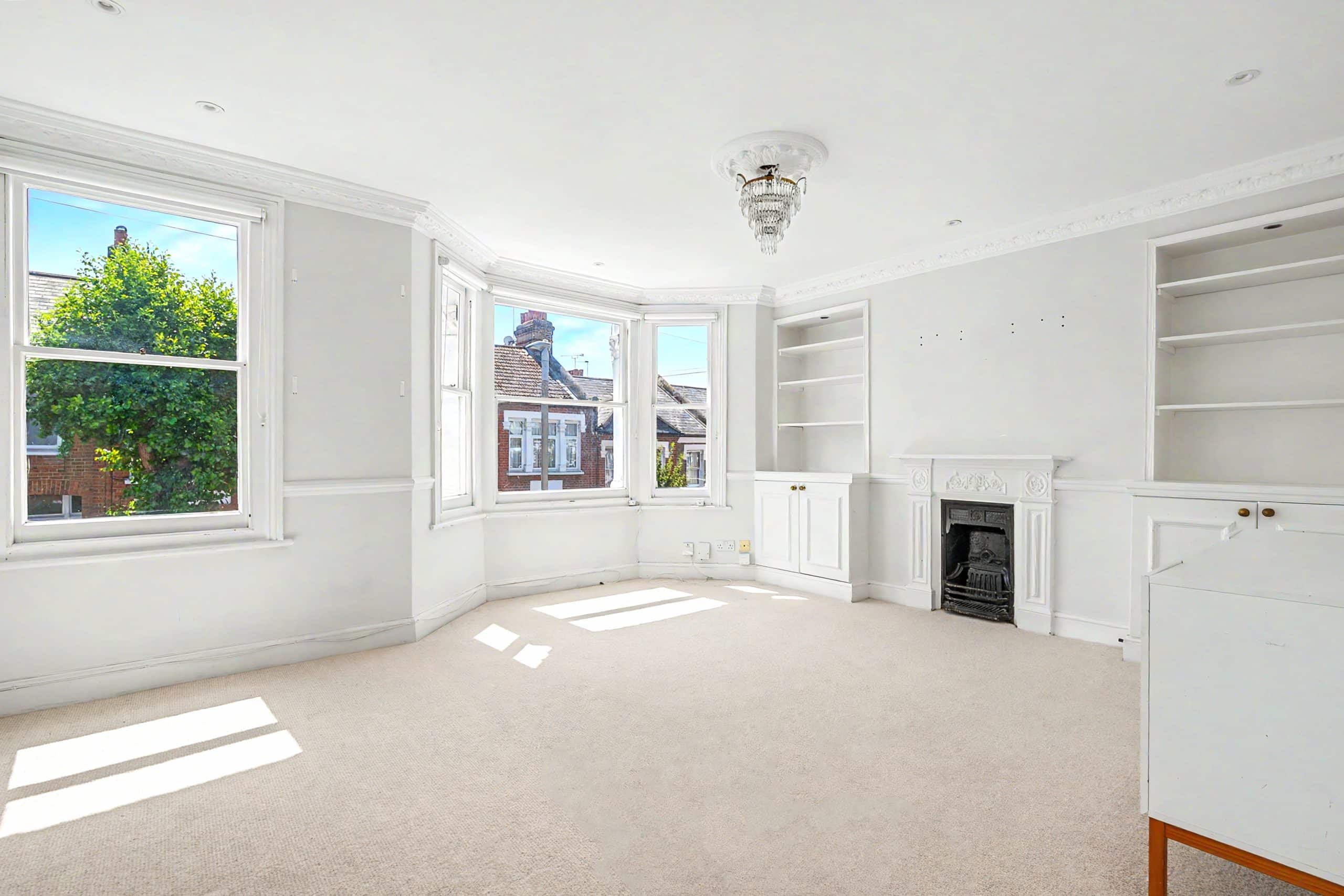 Flat Kelmscott Road in Greater London