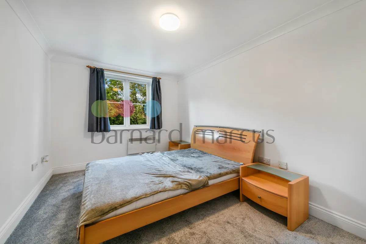 Flat East India Way in Greater London
