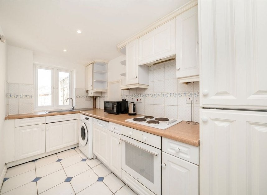 Flat Rotherhithe Street in Greater London