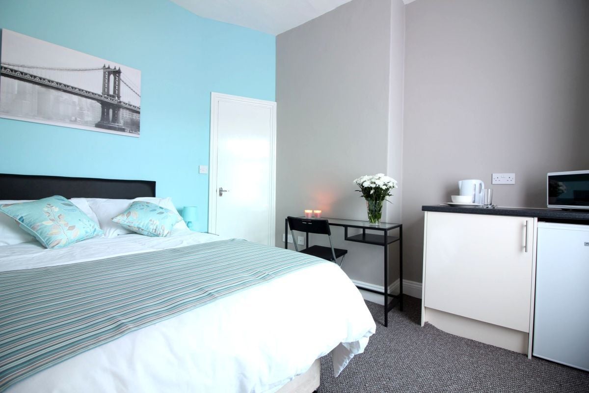 Room Dalefield Road in Wakefield