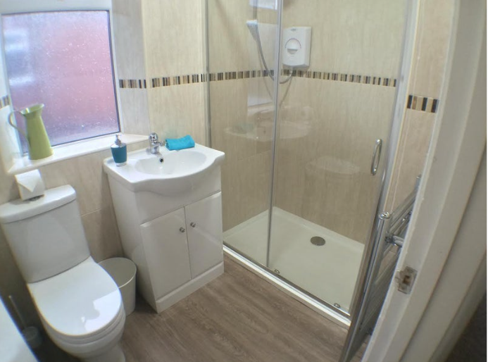 Room Dalefield Road in Wakefield