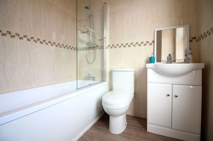 Room Dalefield Road in Wakefield