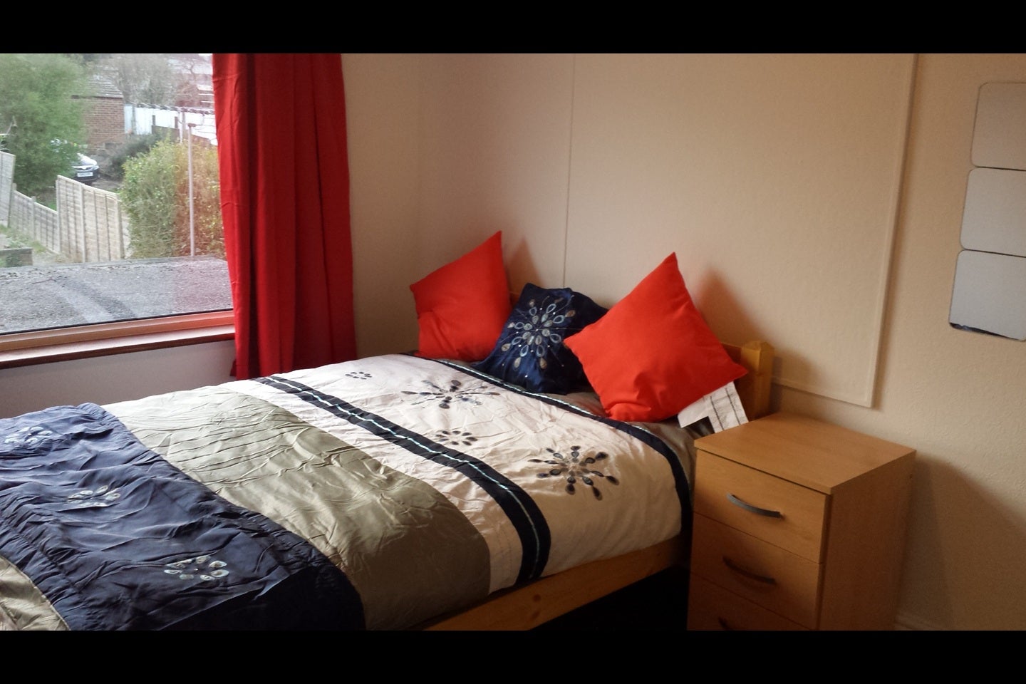 Room High Road in Southampton