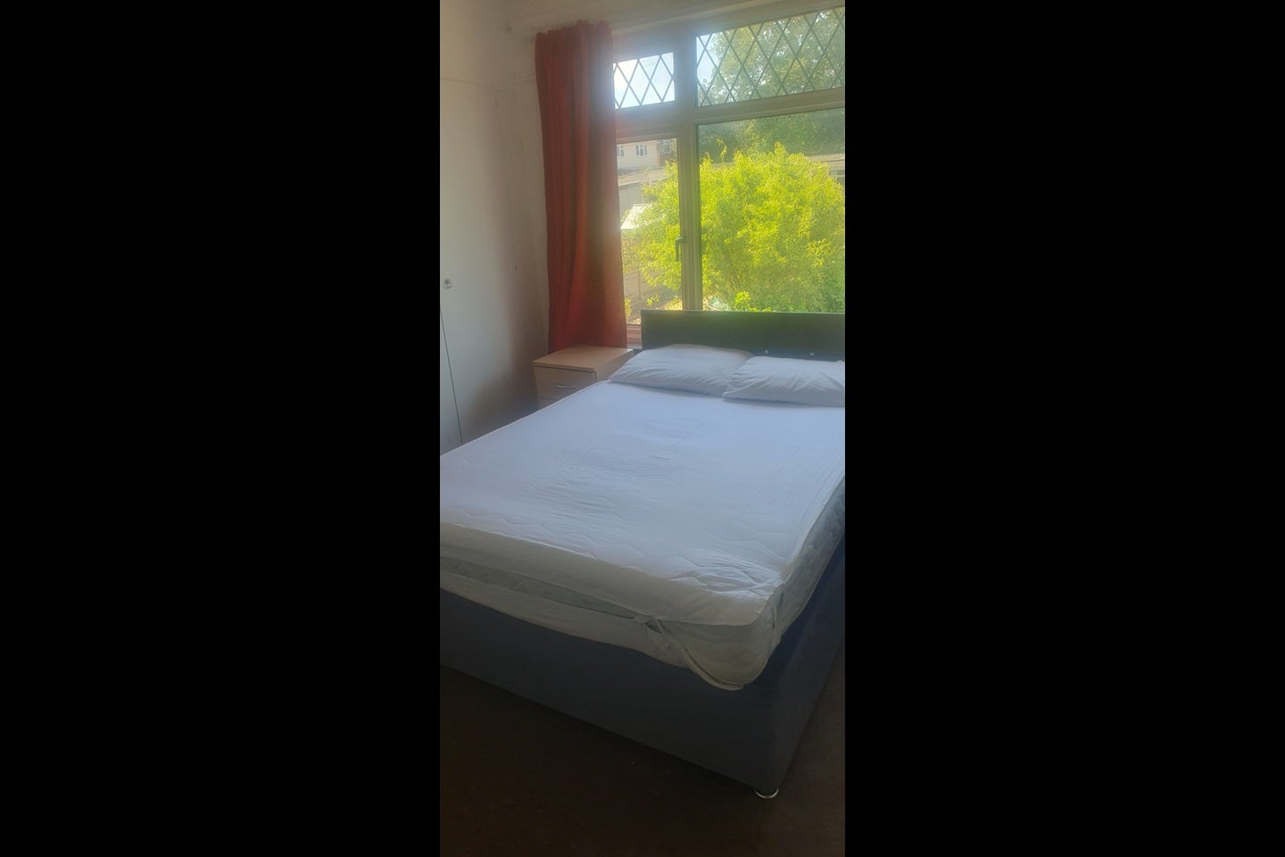 Room High Road in Southampton