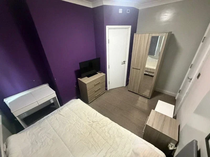 Room Graham Road in Greater London