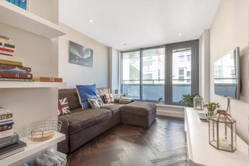 Flat Hardwicks Square in Greater London