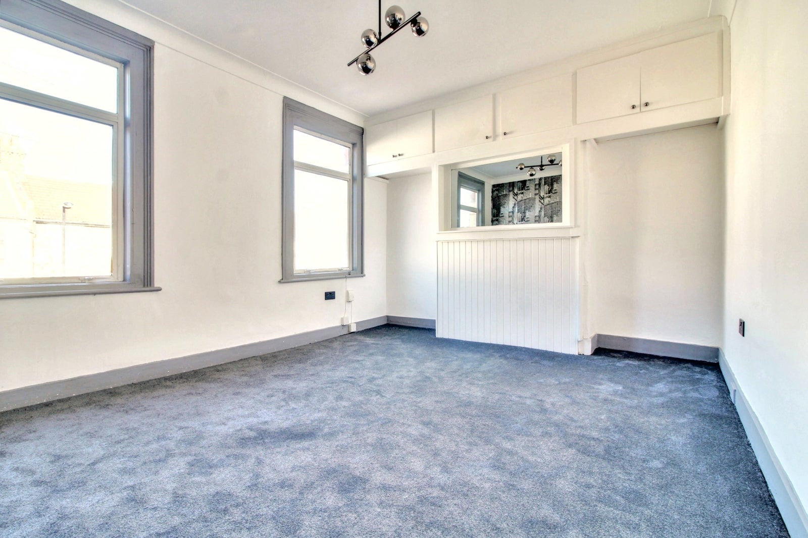 Flat Adelaide Road in Greater London