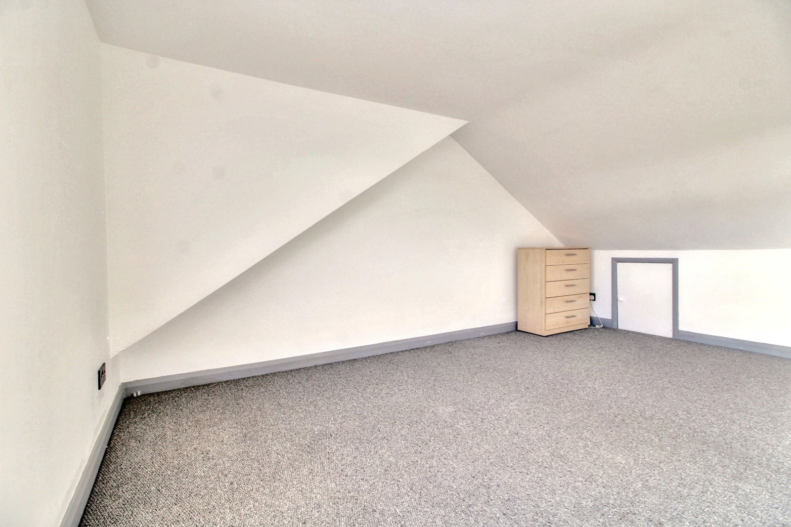 Flat Adelaide Road in Greater London