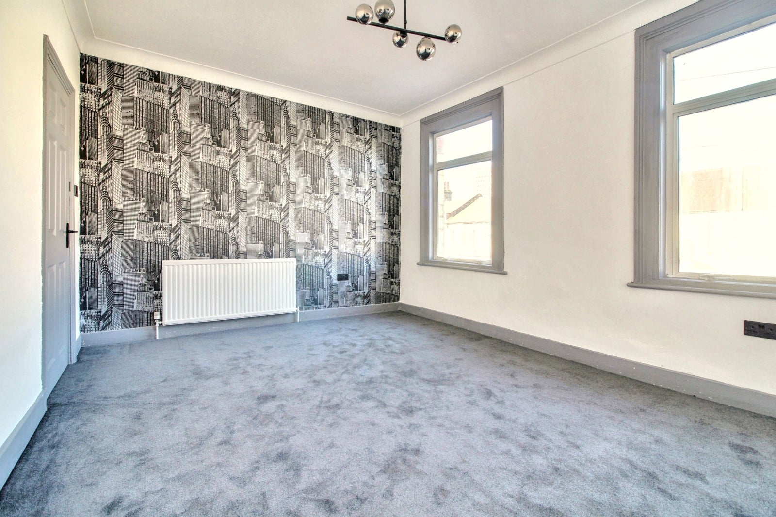Flat Adelaide Road in Greater London