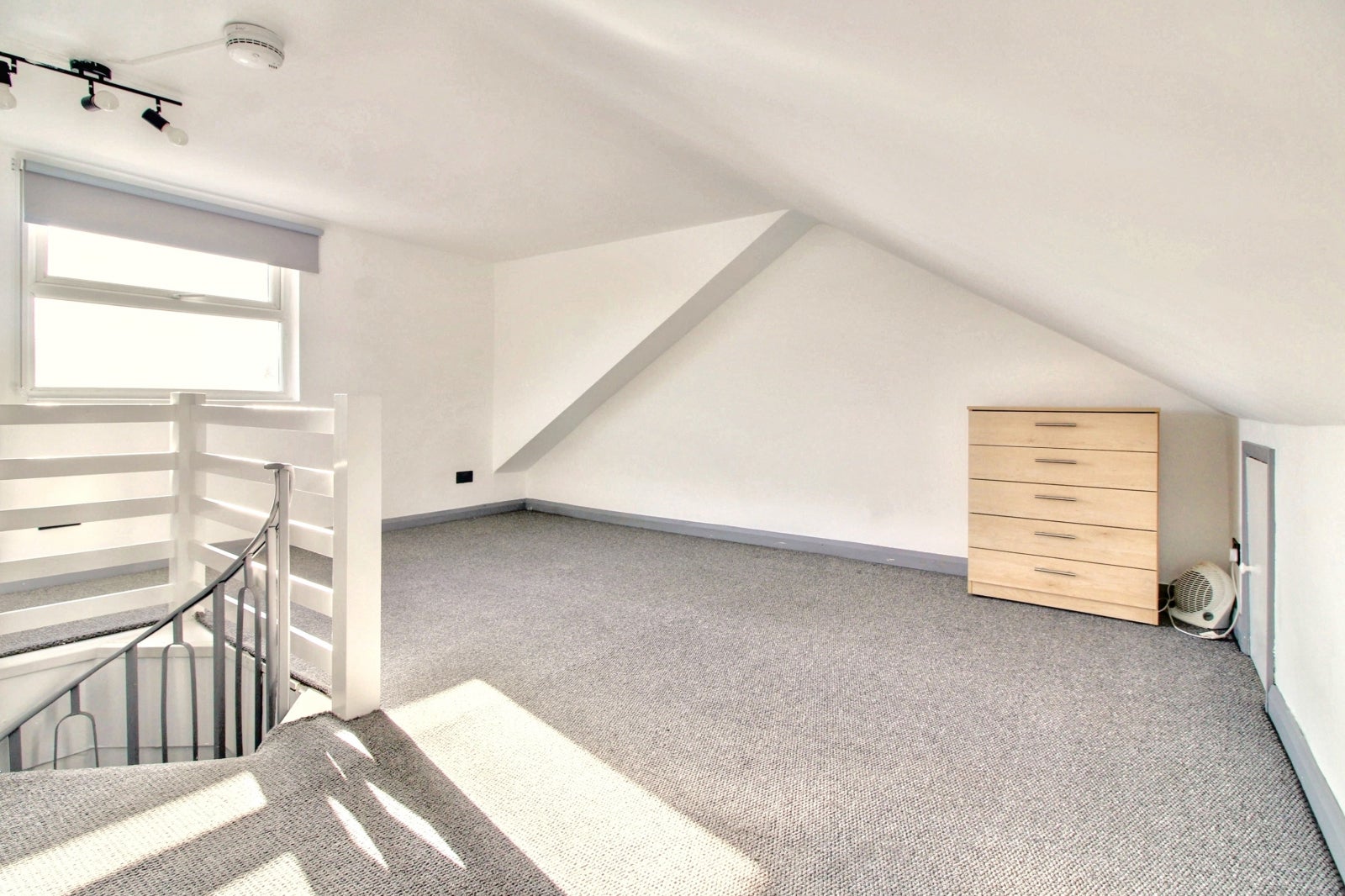 Flat Adelaide Road in Greater London